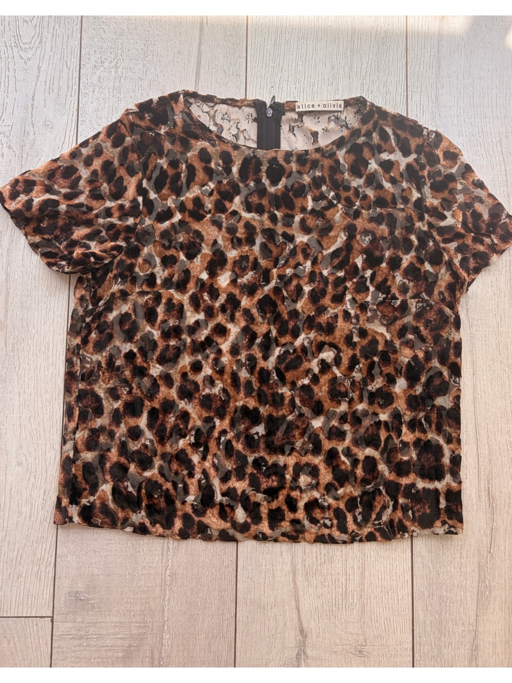 Alice + Olivia brown black tan small leopard print top short sleeve zip back